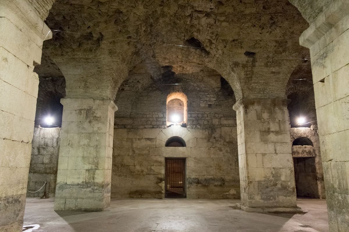 궁전 지하 (Palace Cellars)